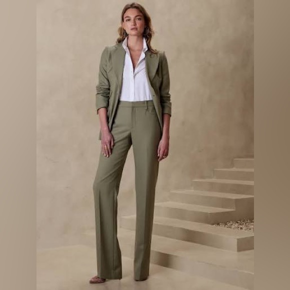 Banana Republic Pants - Banana Republic Lido Straight Italian Wool Pant in ‘green thyme’